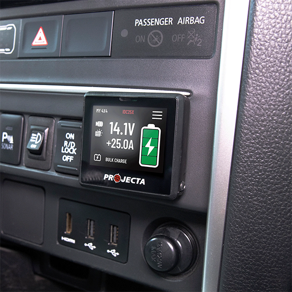 Projecta IDC25XIQ IQ Screen display showing battery and system status